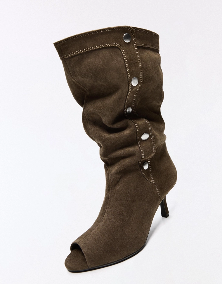 Heeled boots with split