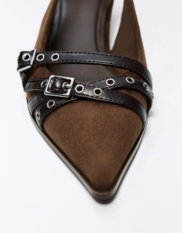 Босоножки на среднем тонком каблуке с пряжками