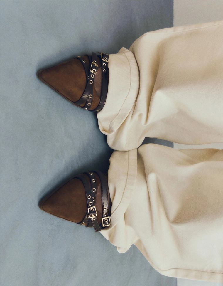 Босоножки на среднем тонком каблуке с пряжками