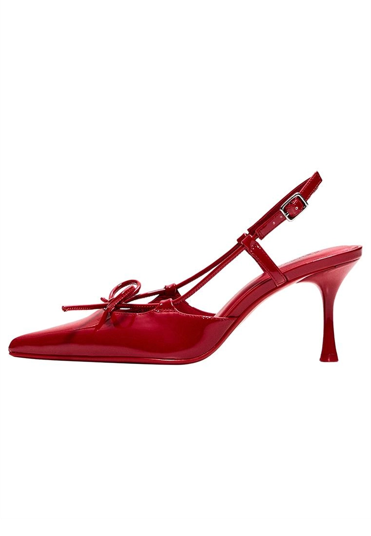 Туфли на каблуке с открытой пяткой и декоративной деталью