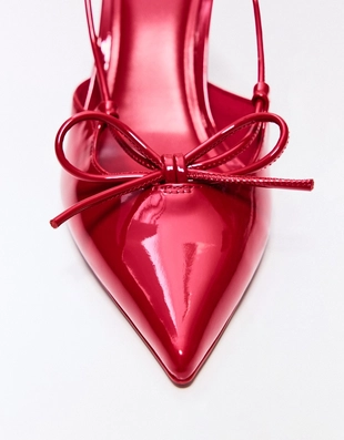 Туфли на каблуке с открытой пяткой и декоративной деталью- Заказать в России