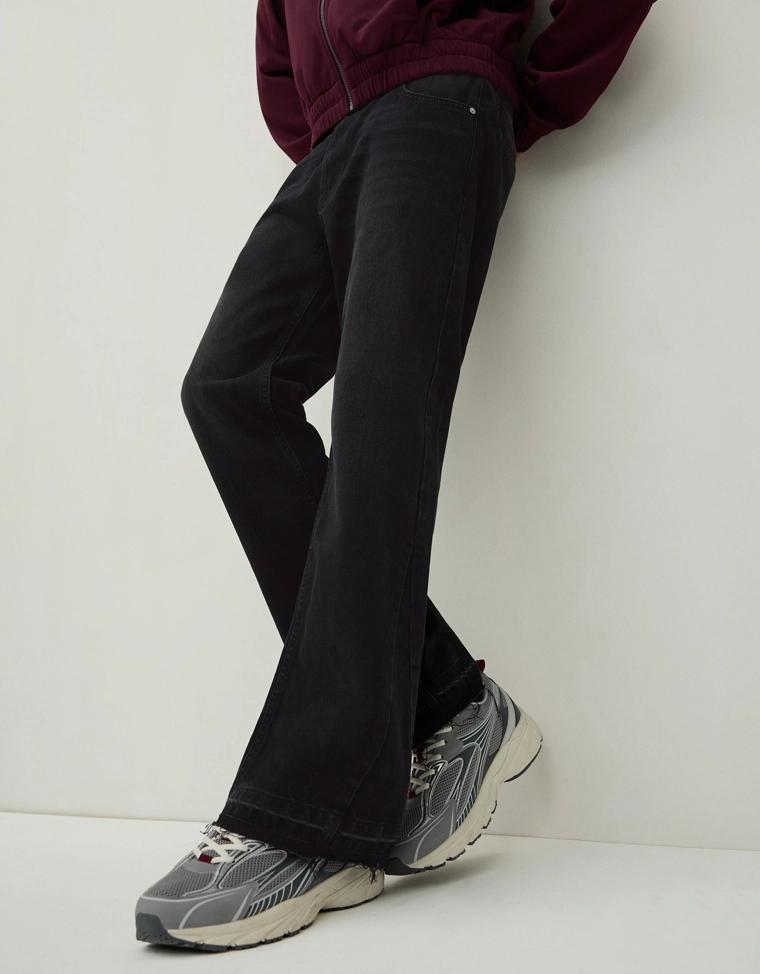 Расклешенные джинсы прямого кроя