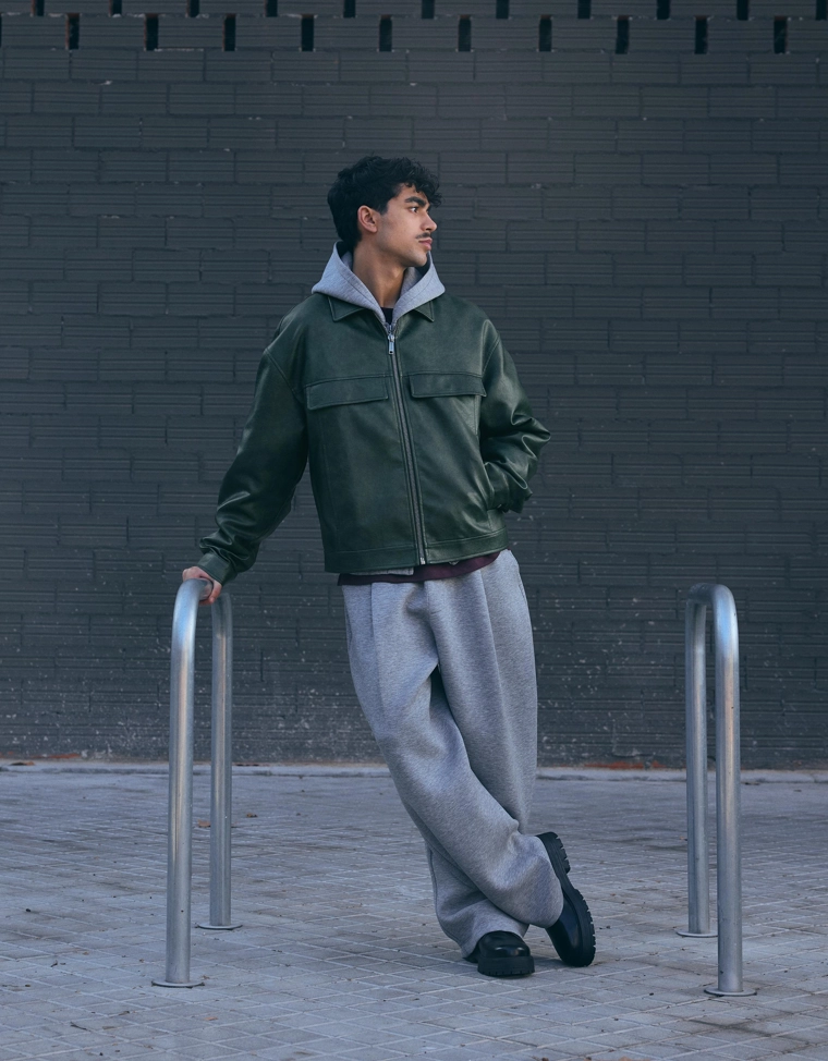 Куртка геометрического кроя из искусственной кожи