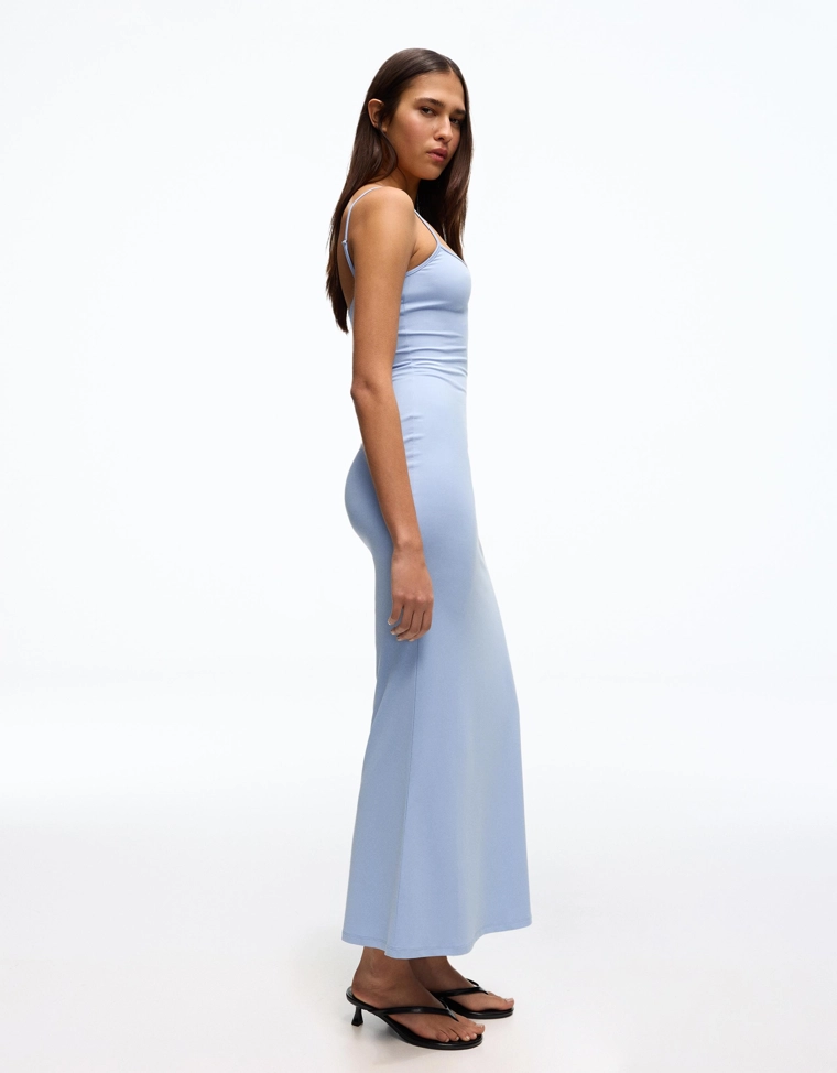 Платье миди на бретелях со сборками