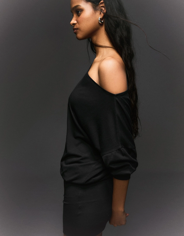 Мини-платье с длинными рукавами и облегающей юбкой