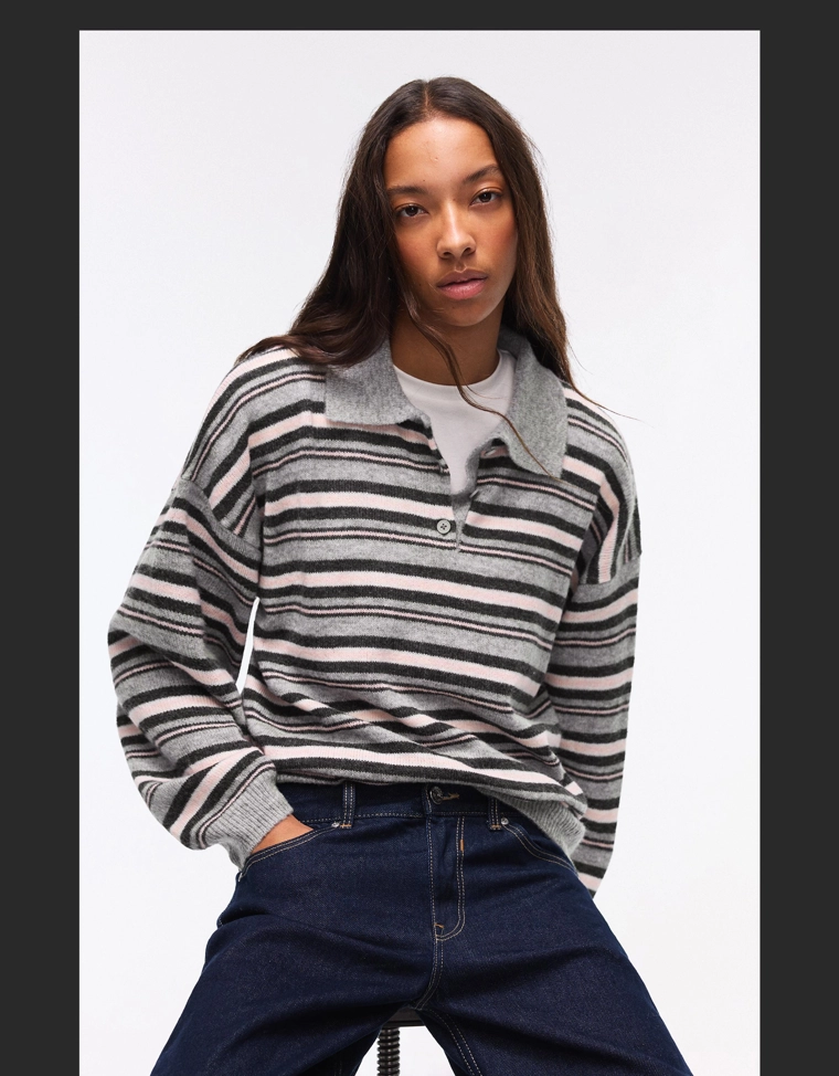 Свитер с воротником поло и принтом