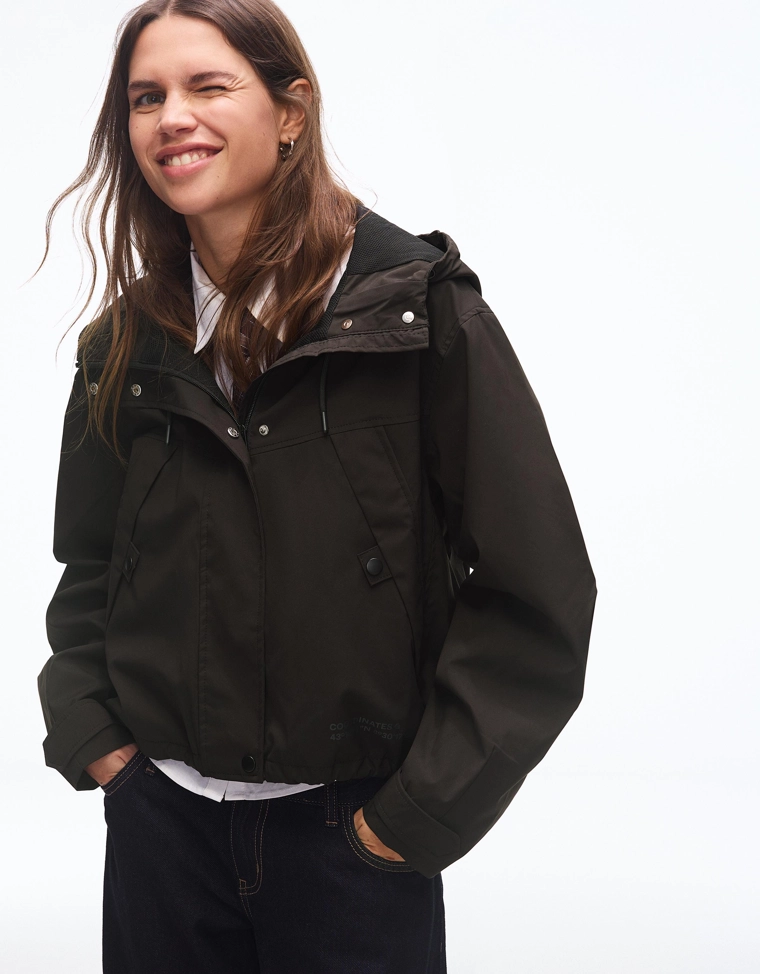 Technical jacket with water-resistant & winter-resistant hood