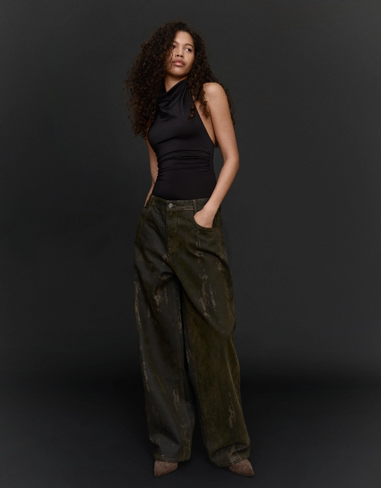 Боди с горловиной халтер и сборками