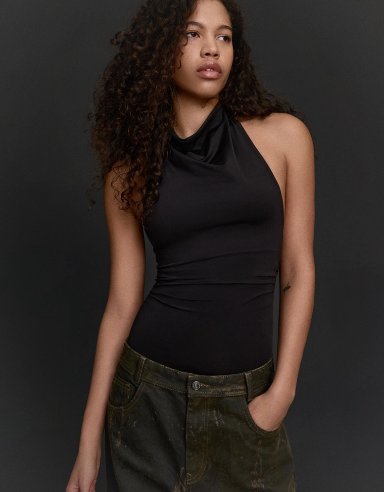 Боди с горловиной халтер и сборками