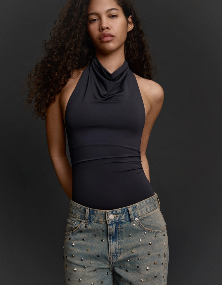 Боди с горловиной халтер и сборками