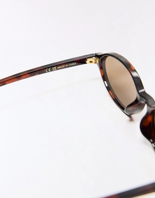 Солнцезащитные очки в овальной пластмассовой оправе- Заказать в России