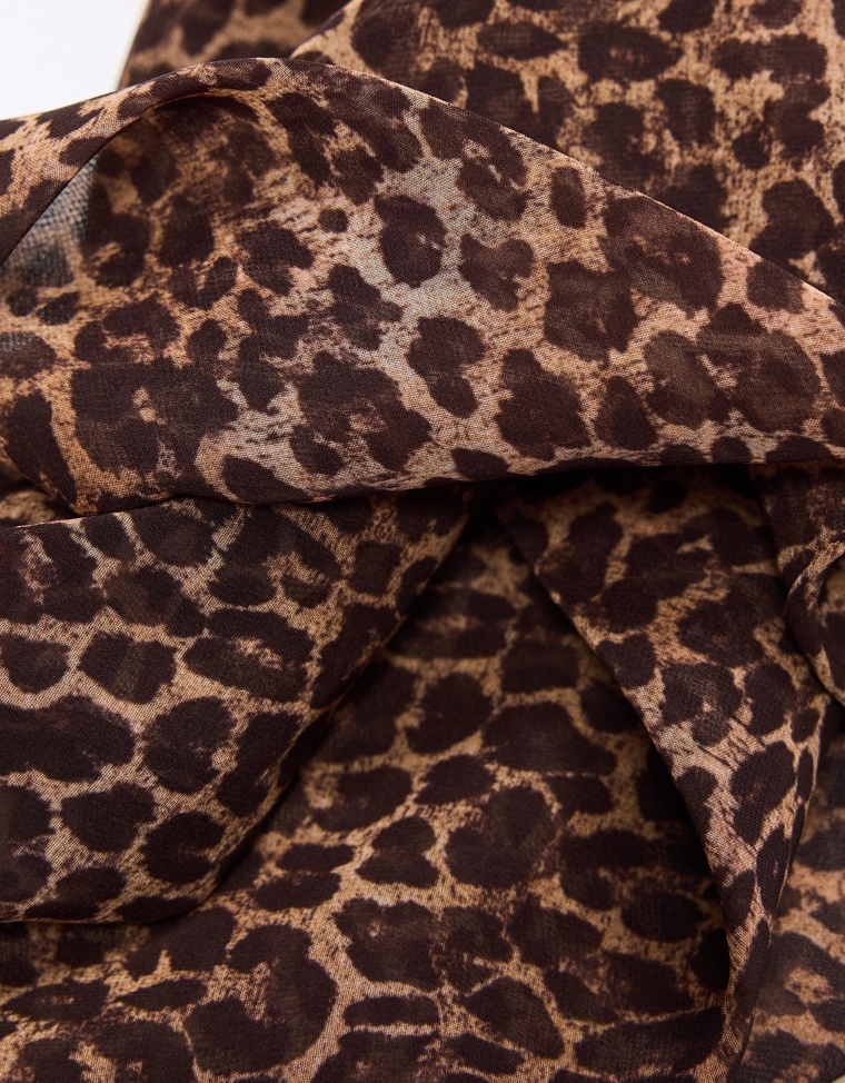 Платок с анималистичным принтом