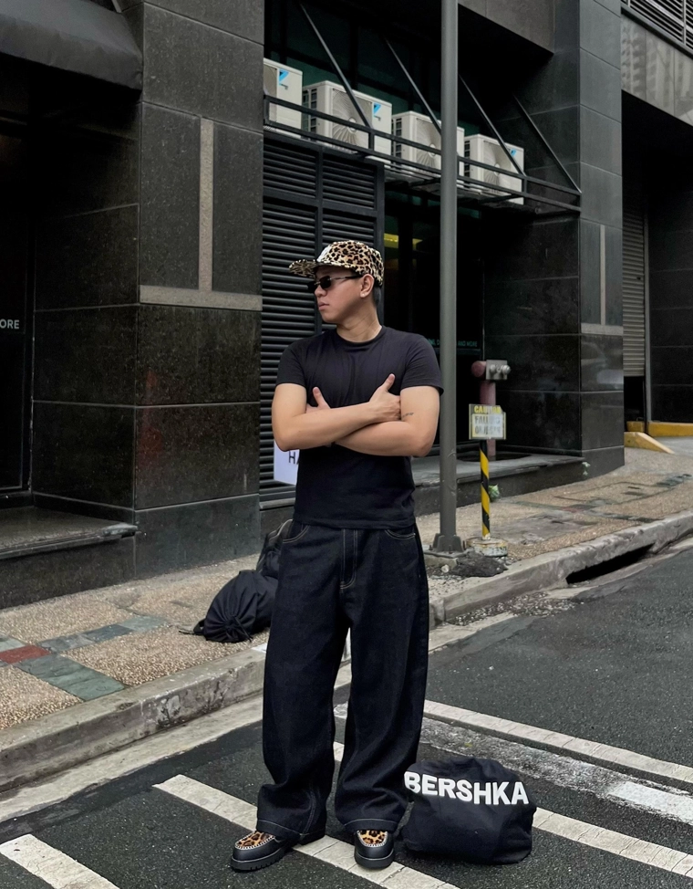 Джинсы очень свободного кроя