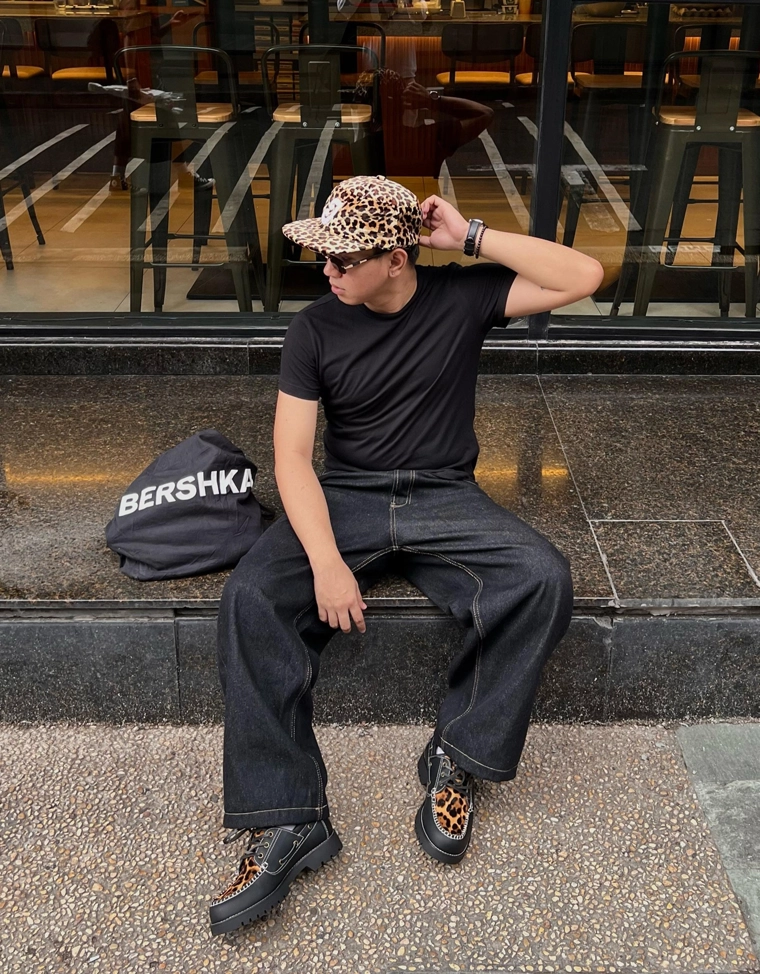 Джинсы очень свободного кроя