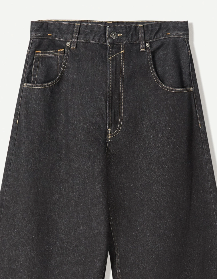 Джинсы очень свободного кроя