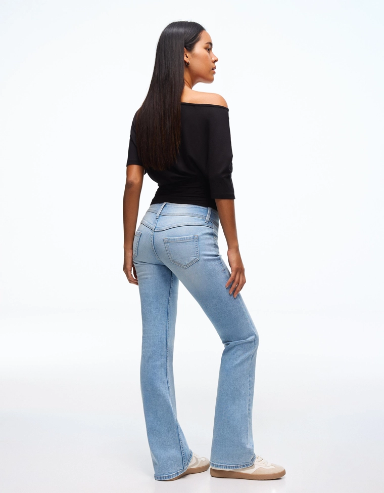 Расклешенные джинсы с низкой посадкой