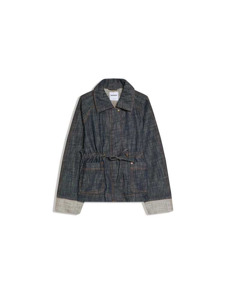 Объемная джинсовая куртка с рельефным узором