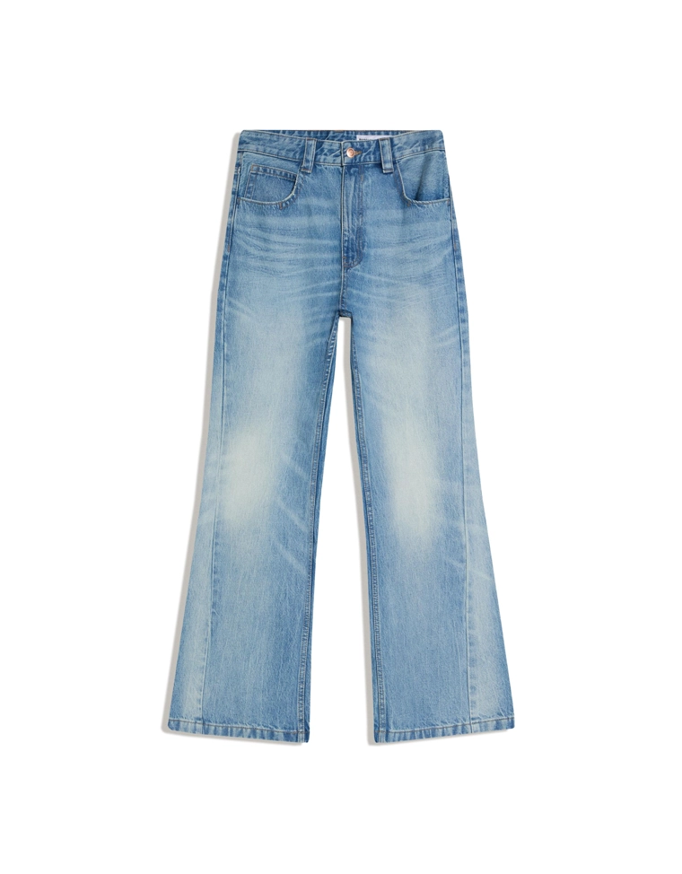 Расклешенные джинсы свободного кроя