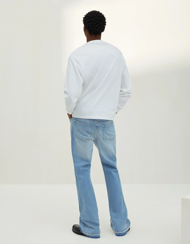 Расклешенные джинсы комфортной посадки