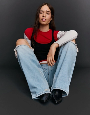 Джинсы свободного кроя с высокой посадкой и разрезами- Заказать в России