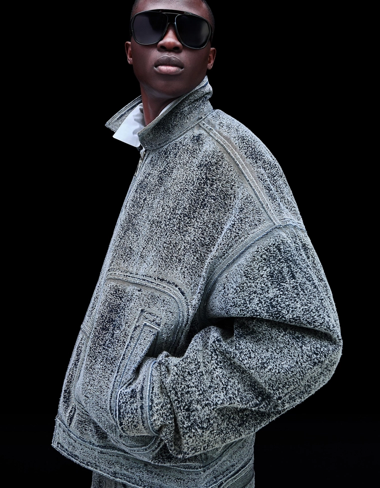 Джинсовая куртка с рельефным узором