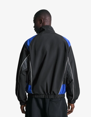 Куртка из высокотехнологичной ткани с принтом- Заказать в России