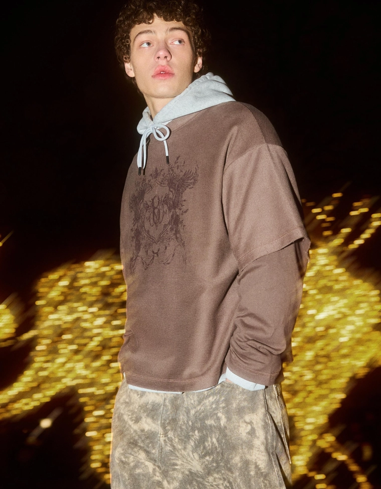 Свитер с двойным рукавом и принтом