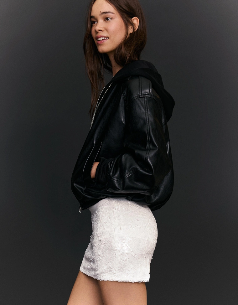 Мини-юбка с пайетками и кружевом