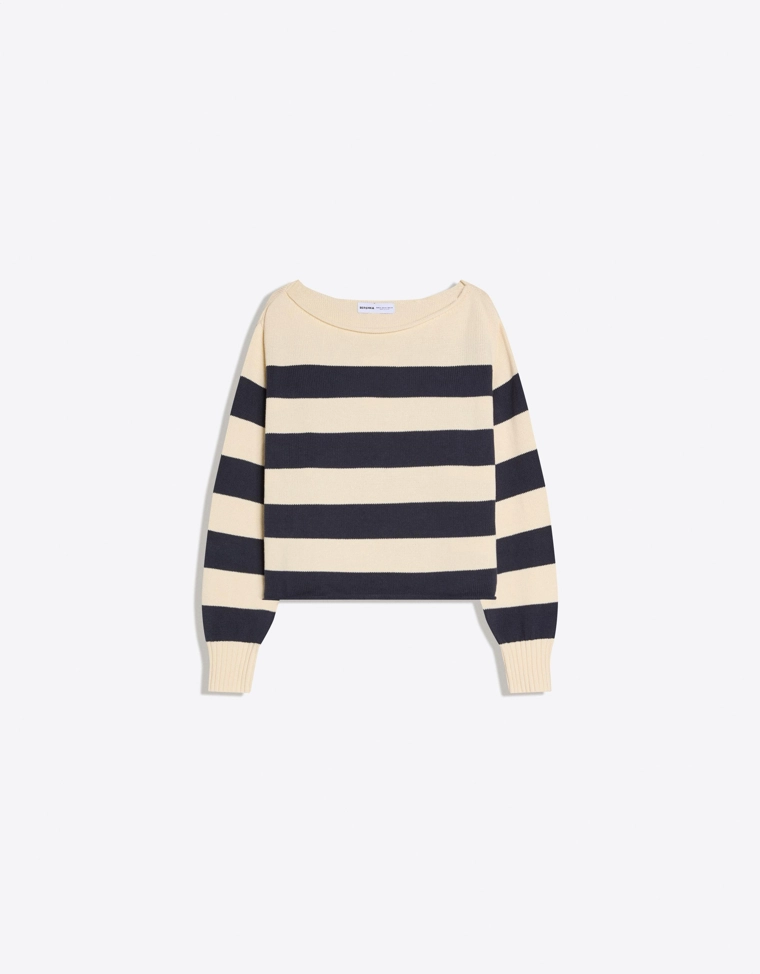 Свитер с вырезом «лодочка»