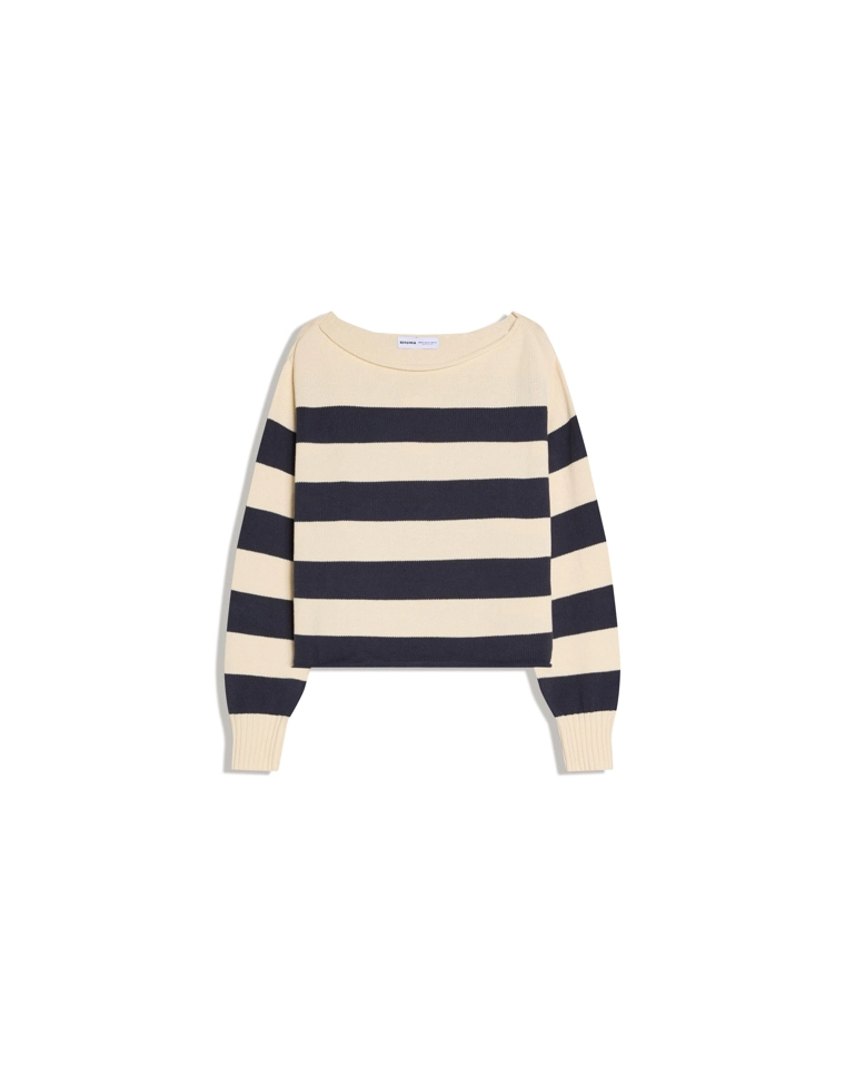 Свитер с вырезом «лодочка»