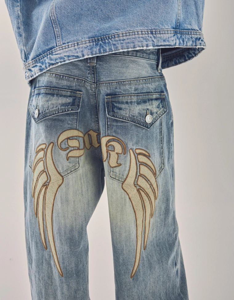 Джинсы очень свободного кроя с вышивкой
