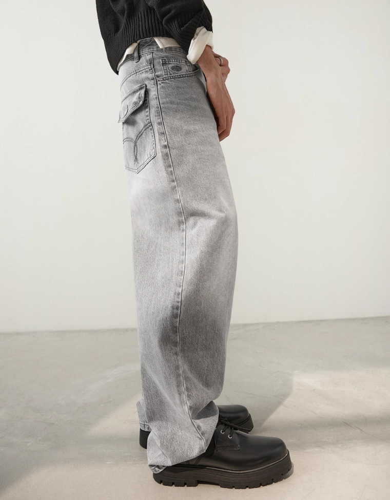 Джинсы очень свободного кроя с вышивкой