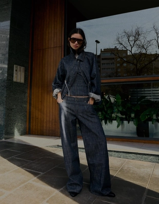 Джинсы-бойфренды с низкой посадкой из рельефной ткани- Заказать в России