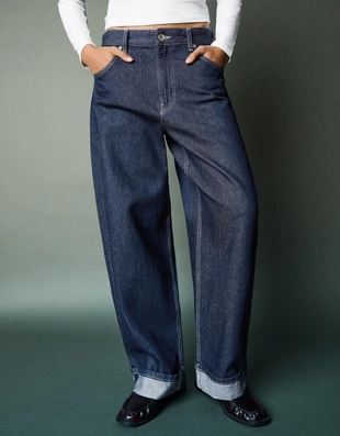 Джинсы свободного кроя с низкой посадкой и отворотами- Заказать в России
