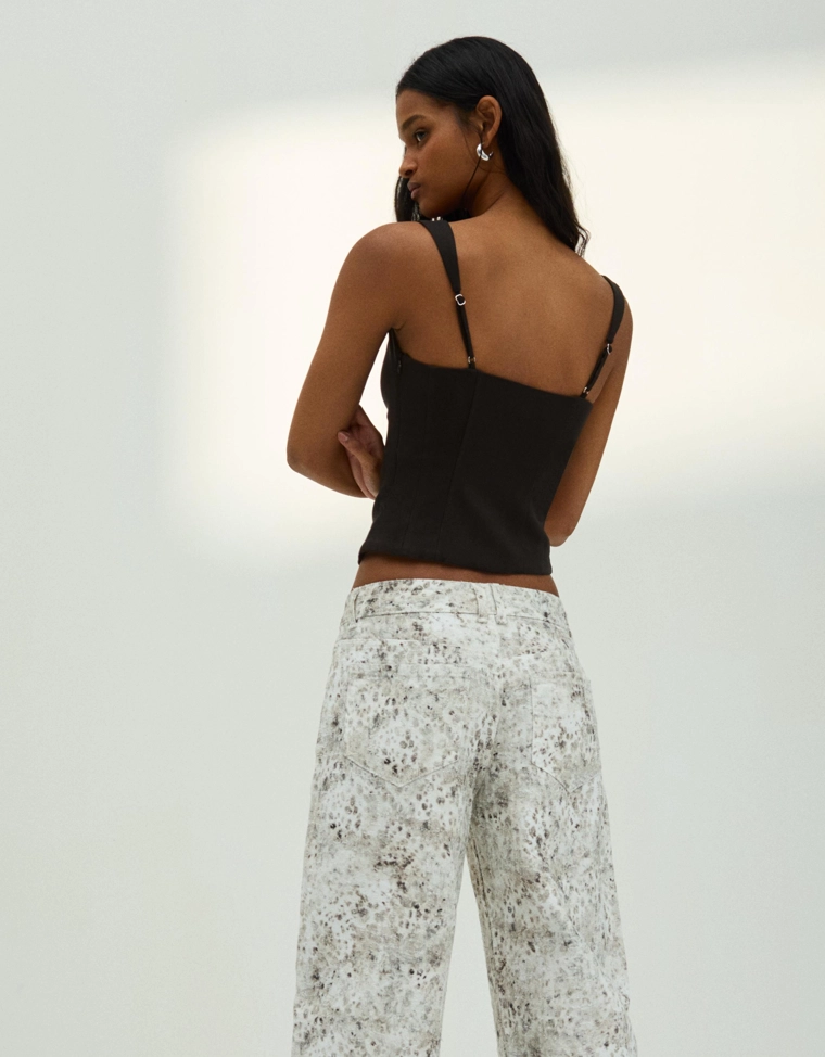 Топ из бенгалина на бретелях