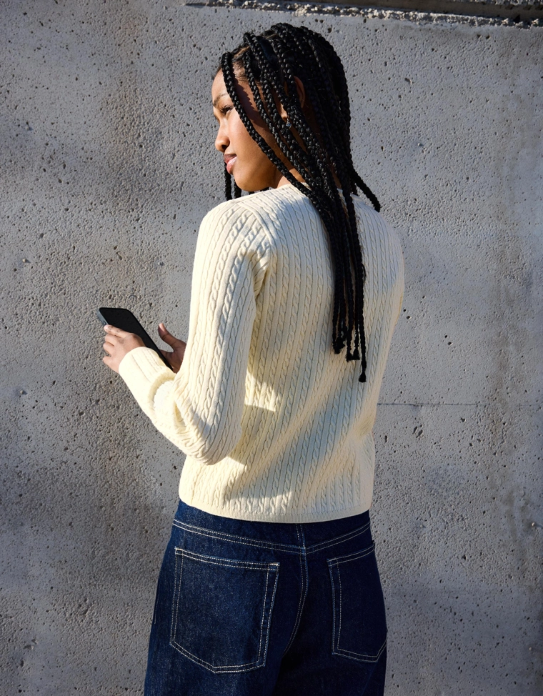 Кардиган на пуговицах с косами