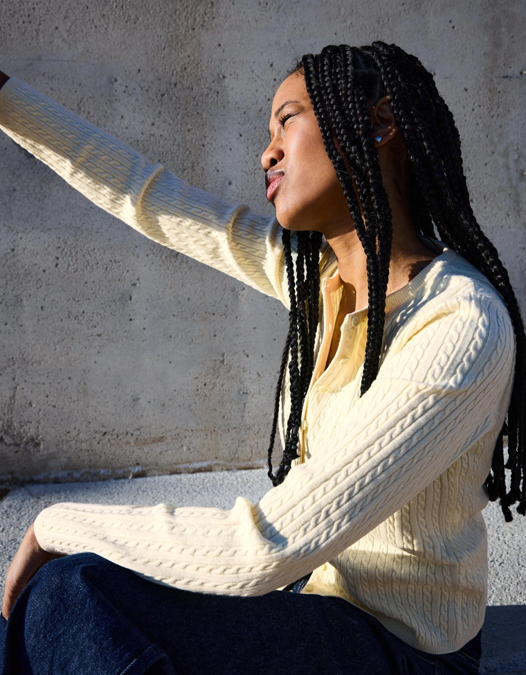 Кардиган на пуговицах с косами