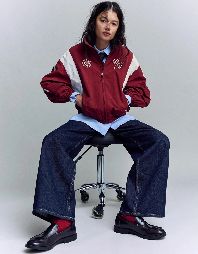 Легкая куртка с вышивкой