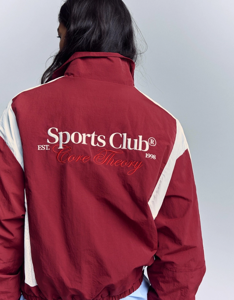 Легкая куртка с вышивкой