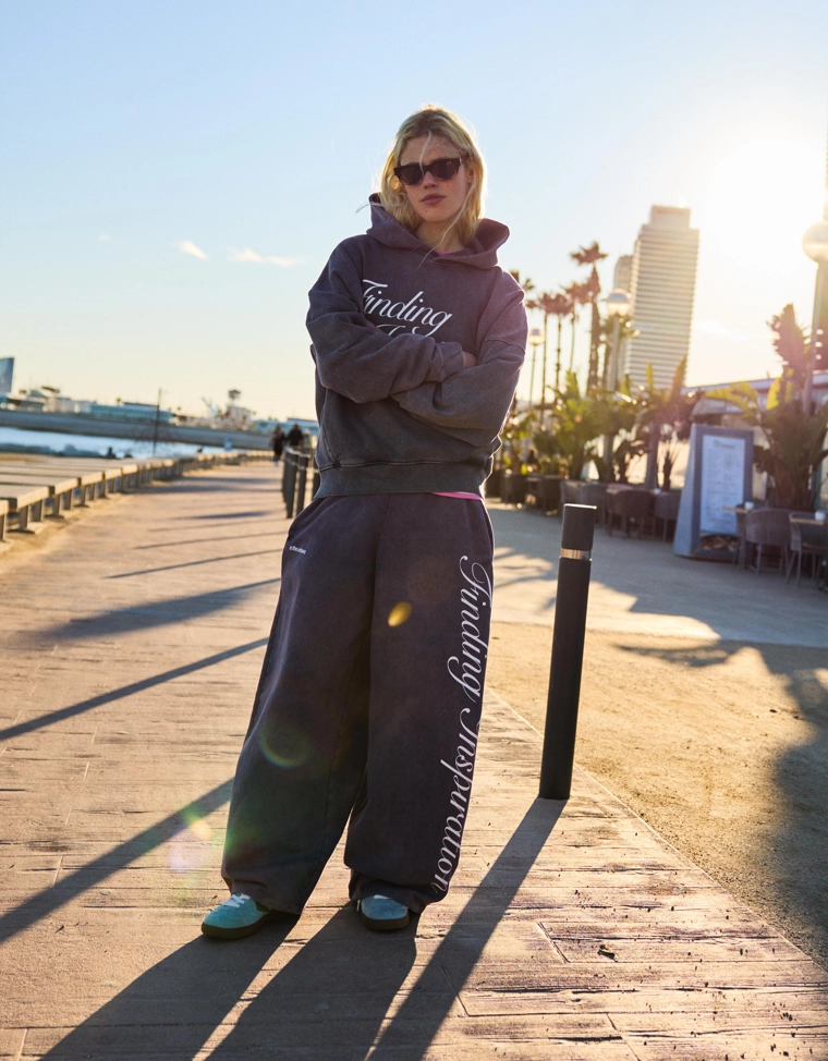 Брюки barrel из мягкой ткани с принтом