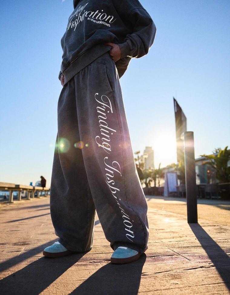 Брюки barrel из мягкой ткани с принтом