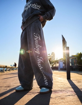 Брюки BARREL из мягкой ткани с принтом- Заказать в России