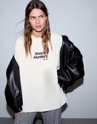 Футболка с короткими рукавами и принтом- Заказать в России