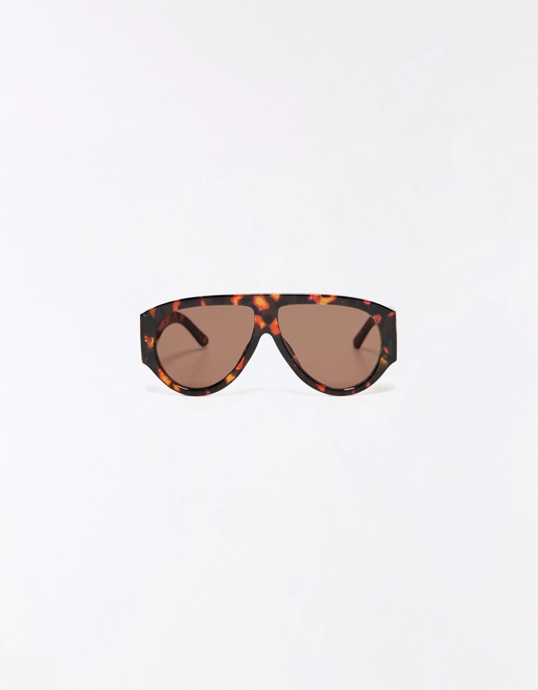 Солнцезащитные очки в пластмассовой оправе