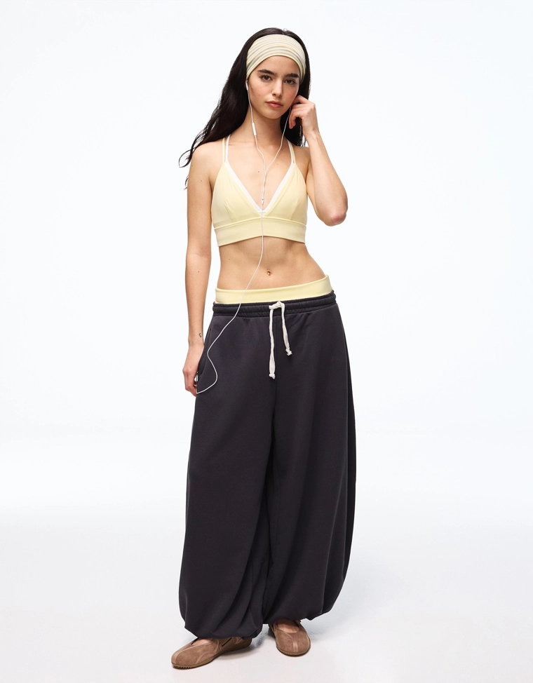 Брюки-бананы из мягкой ткани