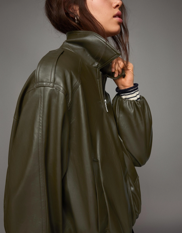 Куртка из искусственной кожи объемного кроя