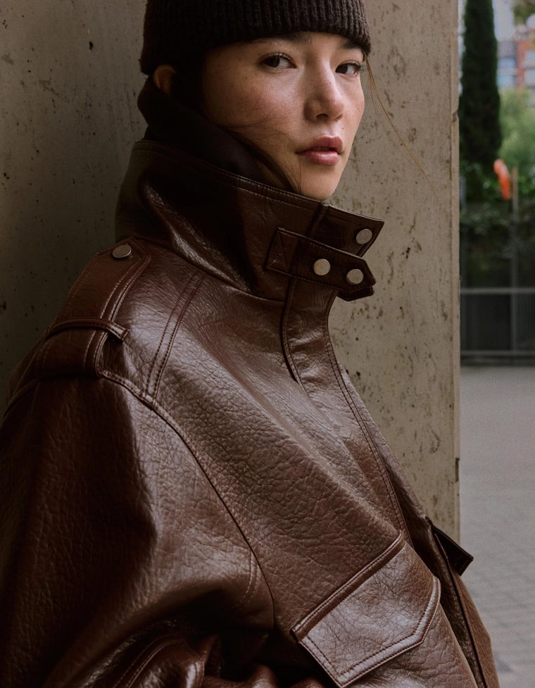 Куртка из искусственной кожи с воротником-трубой