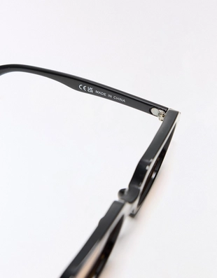 Солнцезащитные очки в пластмассовой оправе- Заказать в России