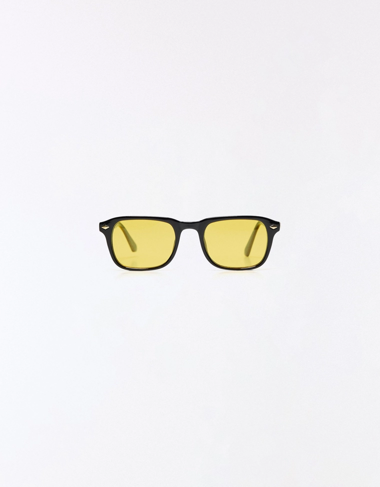 Солнцезащитные очки в пластмассовой оправе