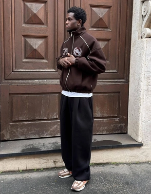 Куртка из фетра с нашивкой- Заказать в России